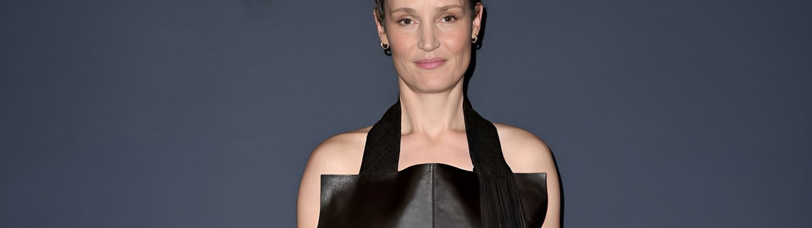 Джулианна Мур в платье Bottega Veneta на Каннском кинофестивале 2025