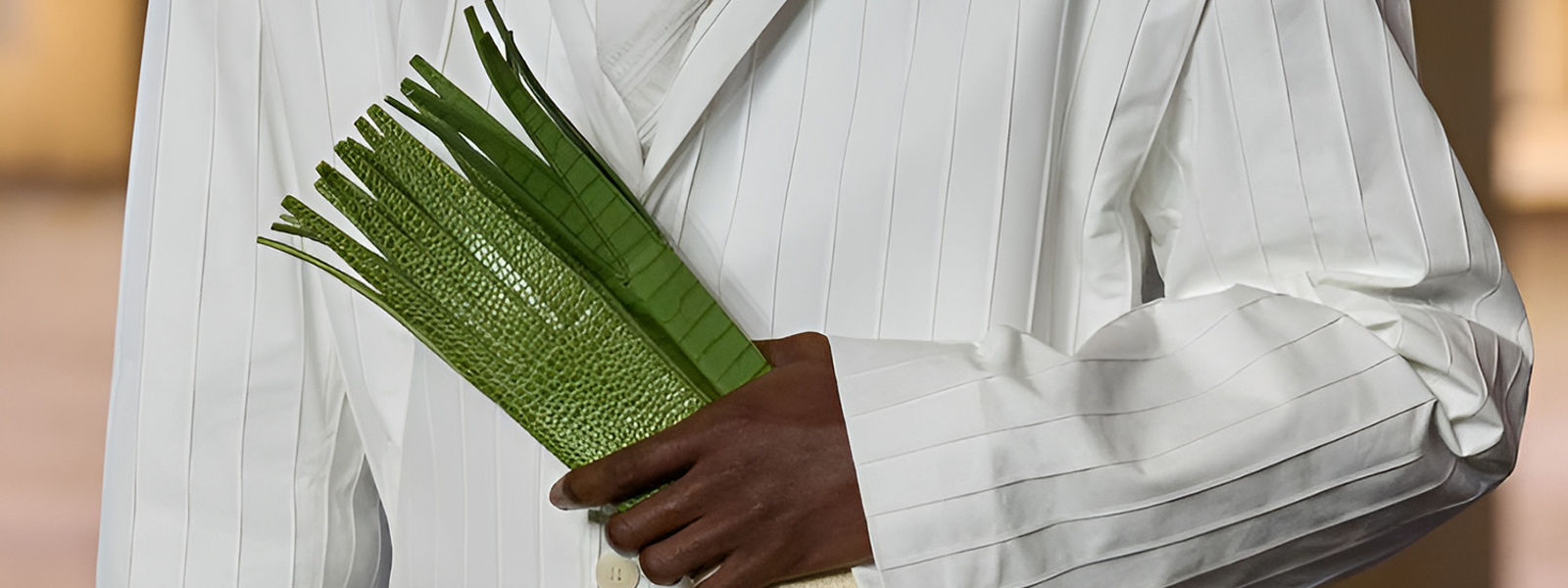 Подвеска в виде чеснока из коллекции Jacquemus Le Paysan 2025