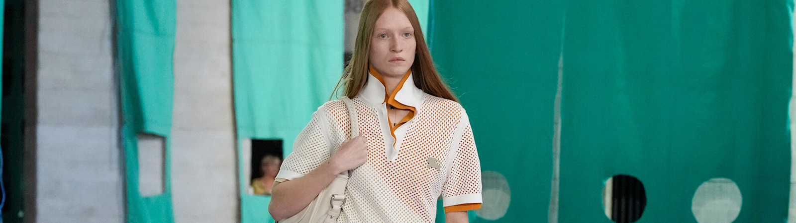 Подиум Burberry весна-лето 2025