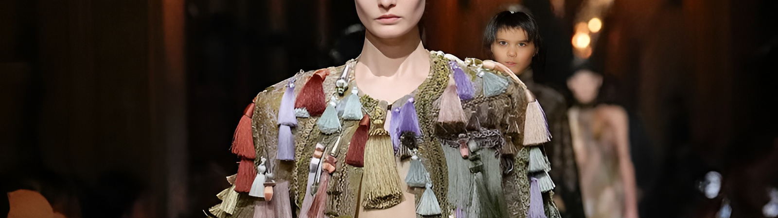 Показ Dries Van Noten Fall 2025 Ready-to-Wear в Париже