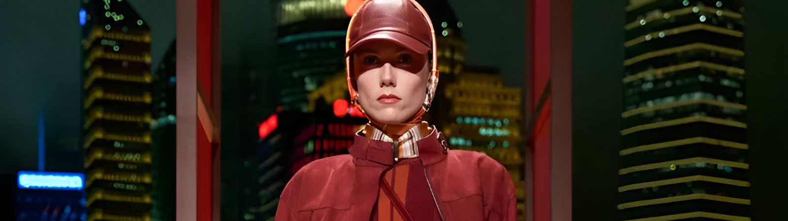 Подиум Hermès осень 2025 на набережной Шанхая