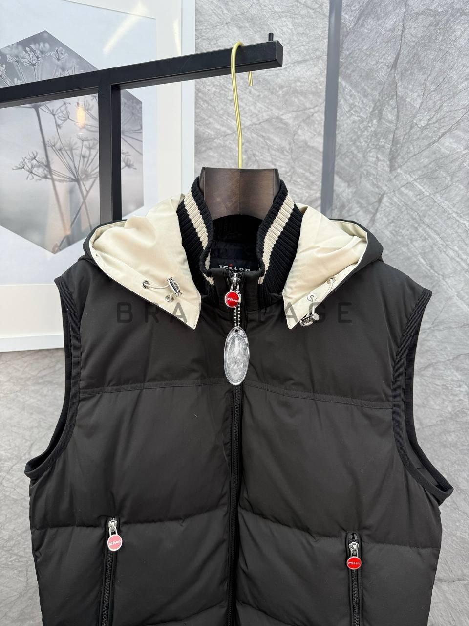 Жилетка из утиный пух-перо Kiton BPLUX5320 Жилетка из утиный пух-перо Kiton BPLUX5320