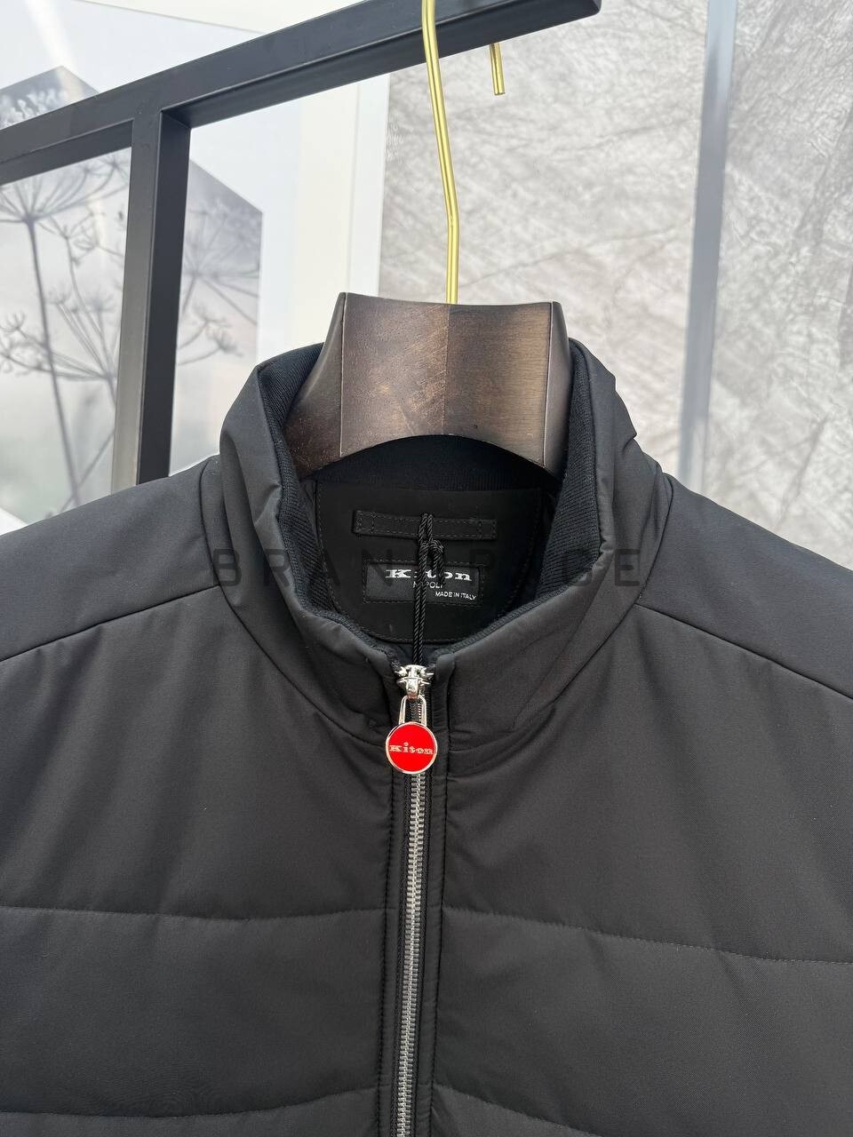 Жилетка из нейлона Kiton BPLUX5589 Жилетка из нейлона Kiton BPLUX5589