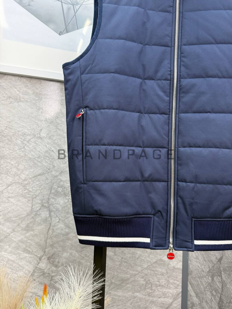 Жилетка из нейлона Kiton BPLUX5617 Жилетка из нейлона Kiton BPLUX5617