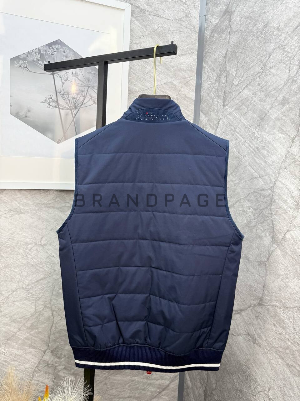 Жилетка из нейлона Kiton BPLUX5617 Жилетка из нейлона Kiton BPLUX5617