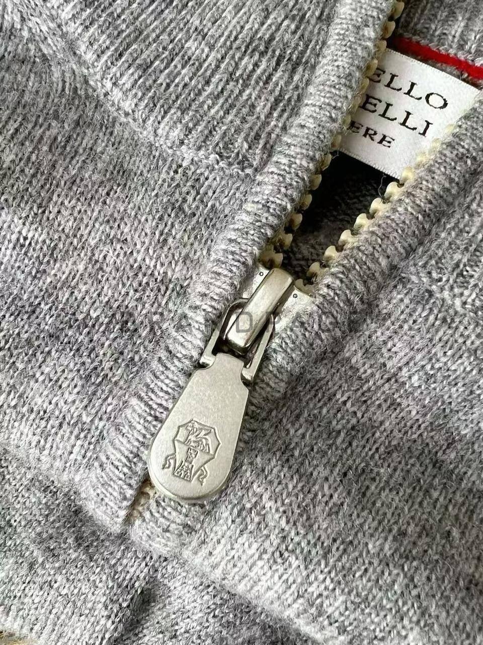 Джемпер кашемировый Brunello Cucinelli BPLUX5574 Джемпер кашемировый Brunello Cucinelli BPLUX5574