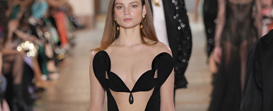 Georges Hobeika весна/лето 2025: искры гениальности в мире высокой моды Georges Hobeika весна/лето 2025: искры гениальности в мире высокой моды