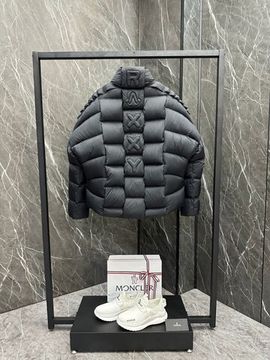 Дизайнерский пуховик с рельефным текстом черный Moncler BP-245784