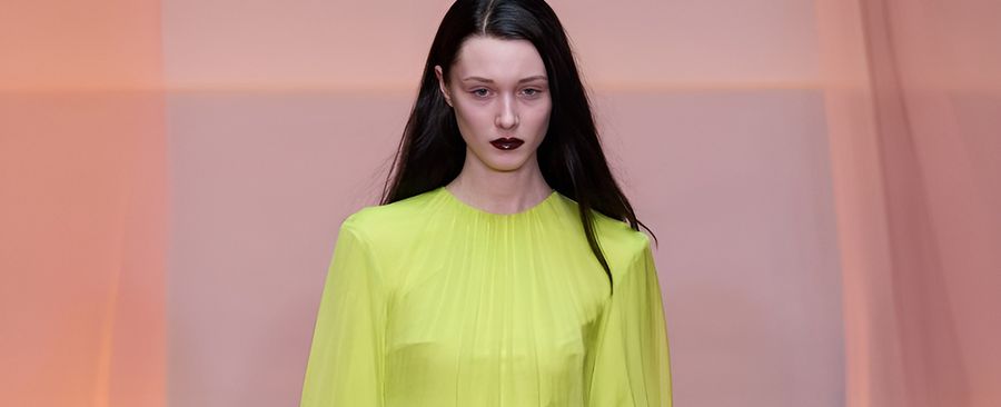 Неоновая осень 2025: как люксовые бренды задают тон сезону