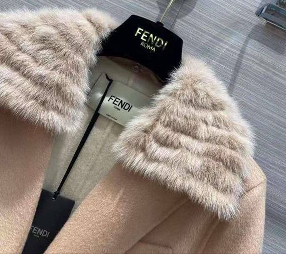 Трендовое пальто Fendi BP-25790