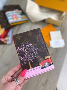 Коричневая обложка на паспорт с узорами Louis Vuitton BP-23784