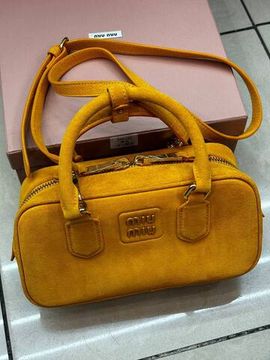 Сумка замшевая коричневая Miu Miu BP-373571