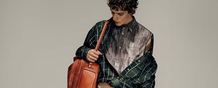 Acne Studios: искры гениальности в лукбуке осень-зима 2025 Acne Studios: искры гениальности в лукбуке осень-зима 2025