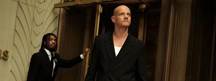 Гармония света и минимализма: мода на стыке элегантности и архитектуры