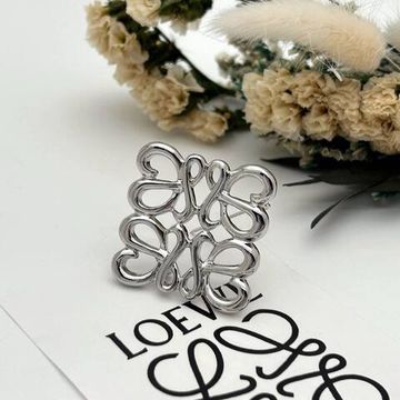 Коллекционная брошь Loewe BP-47382