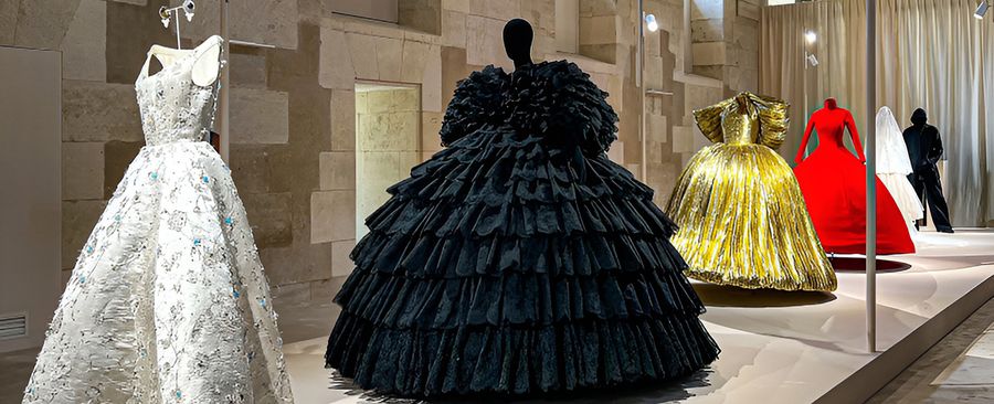 Balenciaga by Demna: юбилейная выставка в Париже как манифест модной иронии