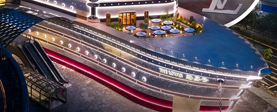 Бутик Louis Vuitton в Шанхае: мода в масштабе океанского лайнера