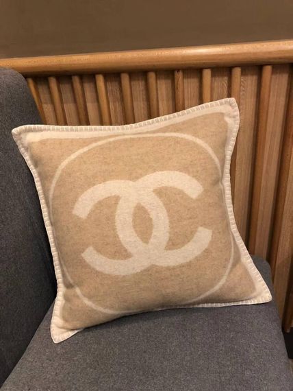 Подушка декор Chanel BP-38037