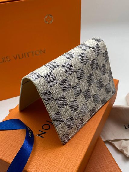 Серо-бежевая обложка на паспорт Louis Vuitton BP-42159