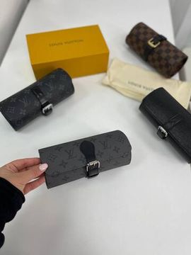 Футляр для часов Louis Vuitton повседневный BP-27850