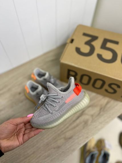 Серо-жемчужные кроссовки Adidas Yeezy Boost BP-28855