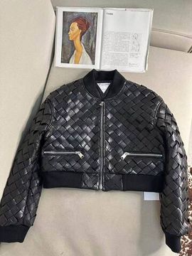 Трендовый кожаный бомбер Bottega Veneta BP-53096