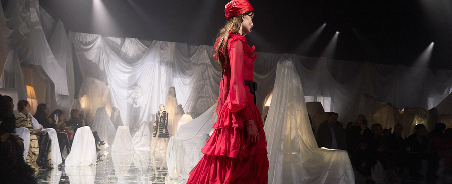 Весенне-летняя коллекция Valentino 2025: Итальянская элегантность в смелом воплощении Весенне-летняя коллекция Valentino 2025: Итальянская элегантность в смелом воплощении