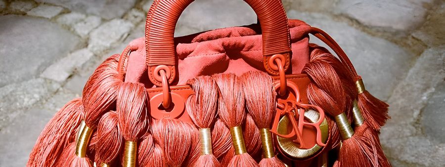 Переосмысление и искусство: Lady Dior от Джонатана Андерсона и Шейлы Хикс