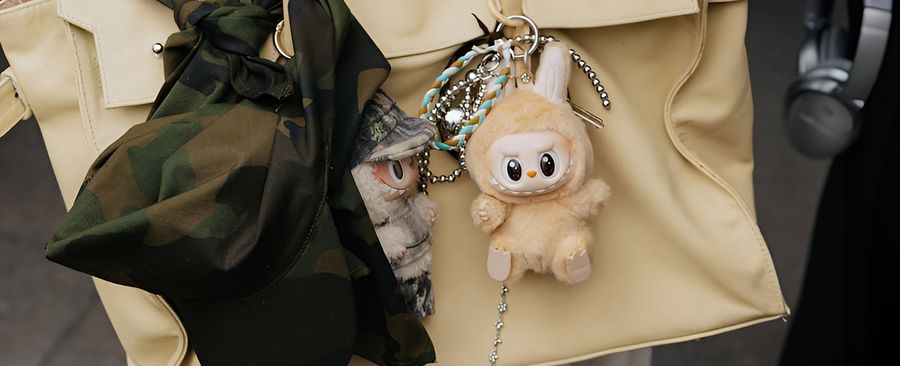 Labubu и австралийская мода: как плюшевые брелоки захватили подиумы и уличный стиль в 2025 году