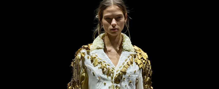 Undercover отмечает 35-летие: плюшевые фантазии Анн-Валери Дюпон и бунтарский дух Патти Смит в ремейке коллекции FW 2004