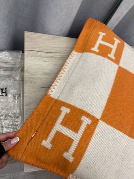 Подушка декоративная Hermes бело-оранжевая BP-38051