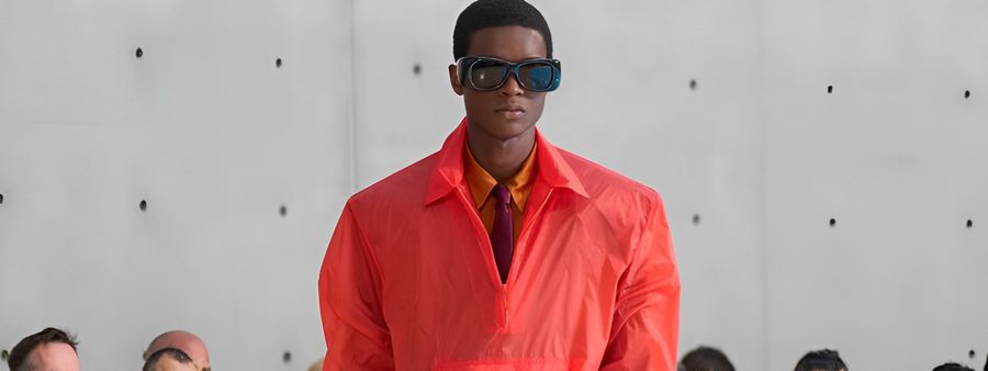 Мужская коллекция Saint Laurent: галстуки, влажный блеск и французская дерзость