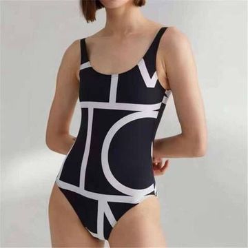 Трендовый купальник Toteme BP-33850